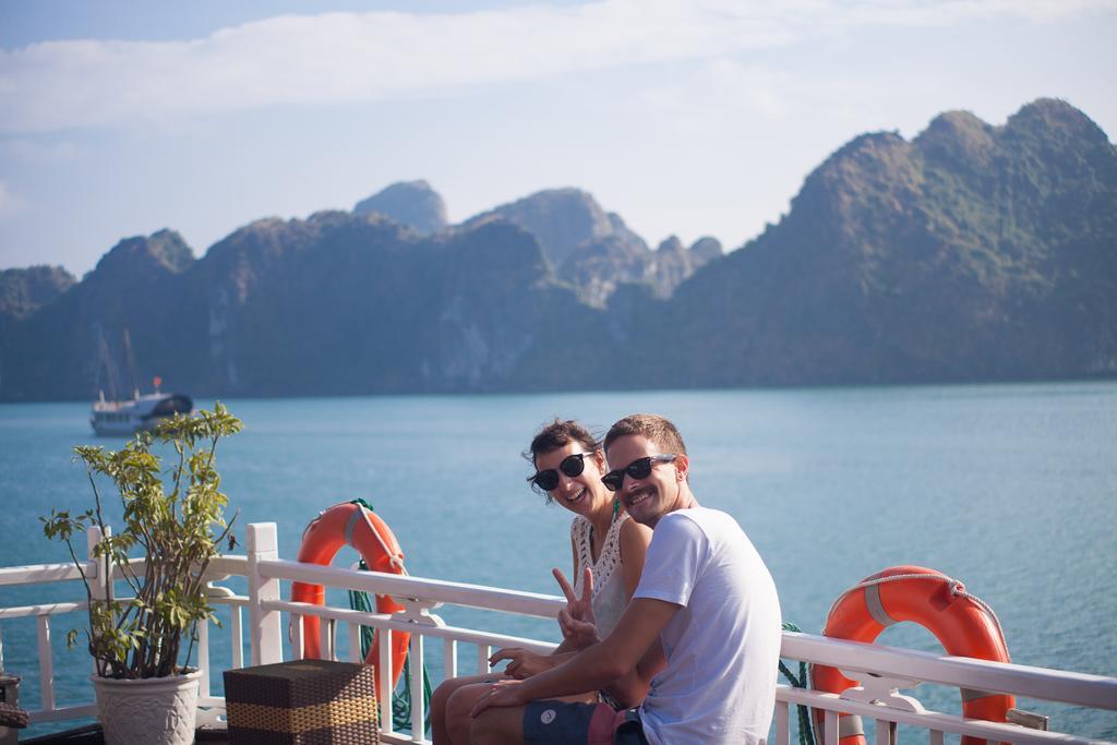 Готель Golden Star Cruise Nan Giang Екстер'єр фото