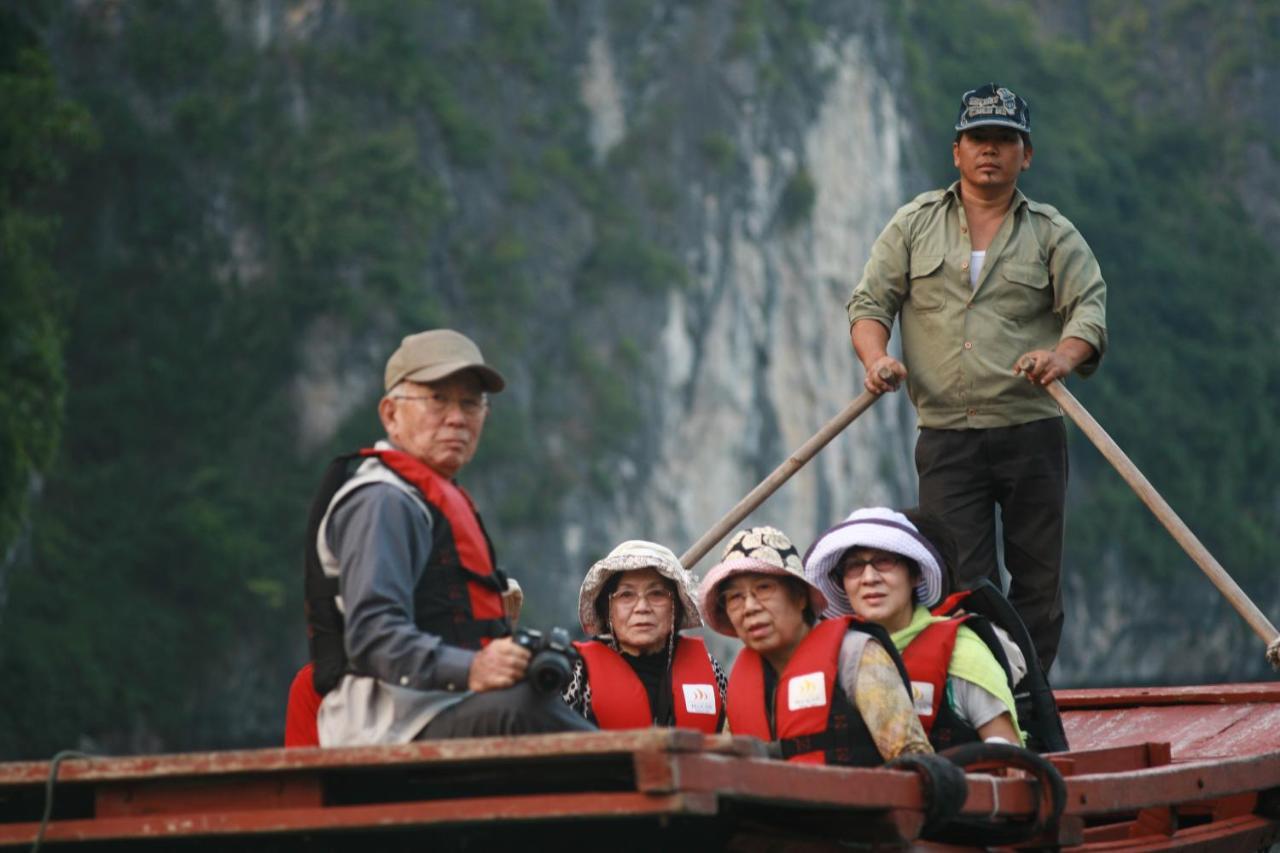 Готель Golden Star Cruise Nan Giang Екстер'єр фото